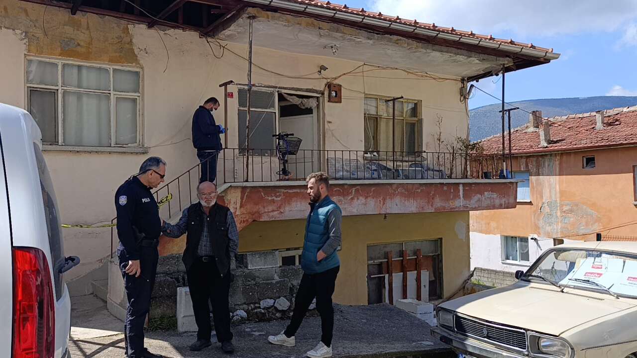 Aynı evde 4 bin günde 4 büyük acı 1